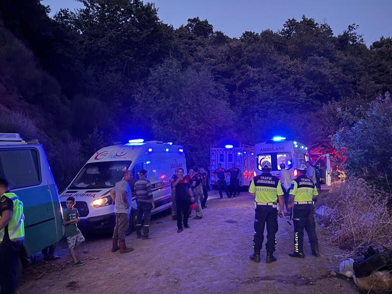 İzmir’de tarım işçilerini taşıyan minibüs kaza yaptı: 1 ölü, 8 yaralı