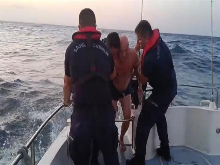 Denizde can pazarı; SUP board tahtası ile açığa sürüklenen baba ile kızı 5 saat sonra kurtarıldı