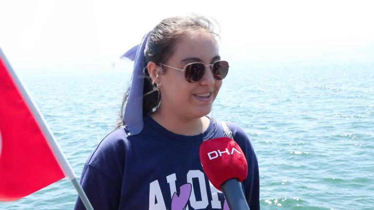 Türk donanmasından TEKNOFEST Mavi Vatan kapsamında İzmit Körfezinde selamlama geçişi
