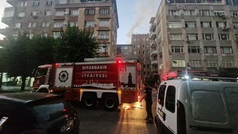 Diyarbakır’da 7 katlı binanın çatı katında yangın