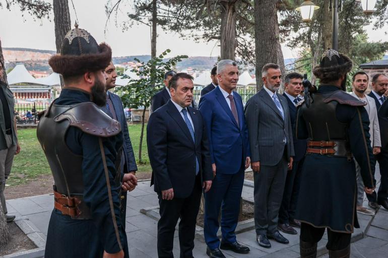 Bakan Bolat, Ertuğrul Gazi Türbesi’ni ziyaret etti
