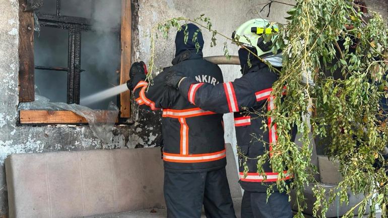 Çankırı’da çıkan yangında 2 ev, 2 ahır ve 1 samanlık küle döndü