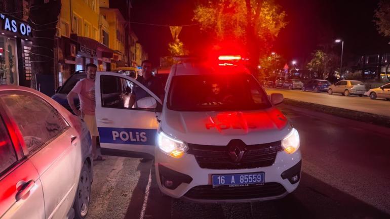 Bursada aracın üzerinde bulduğu çantadaki 30 bin TLyi polise teslim etti