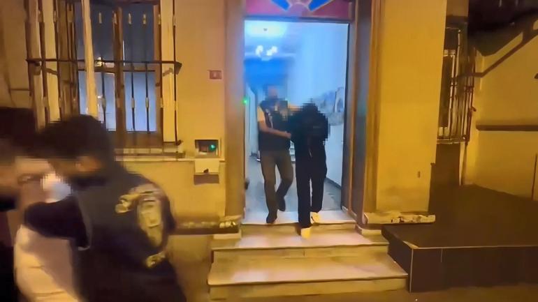 Kasımpaşada havai fişeğin daireyi yaktığı anlar kamerada; 4 gözaltı