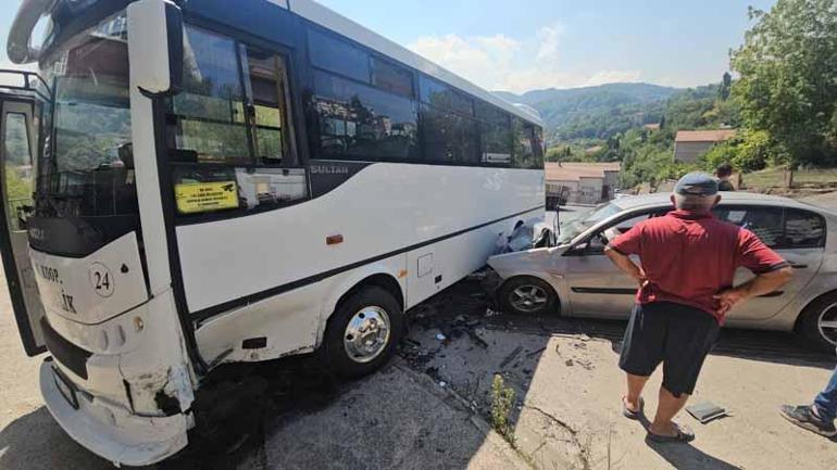 Halk otobüsü ile otomobil çarpıştı: 7 yaralı