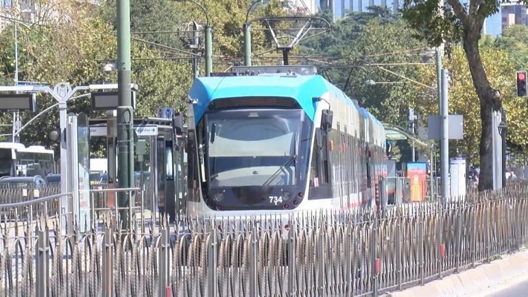 Beyoğlu’nda tramvay raydan çıktı; yolcular tahliye edildi
