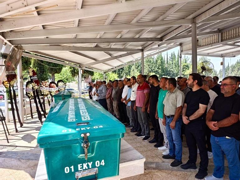 Silahlı kavgada öldürülen eşi ve oğlunun cenazesine yaralı halde tekerlekli sandalyeyle katıldı