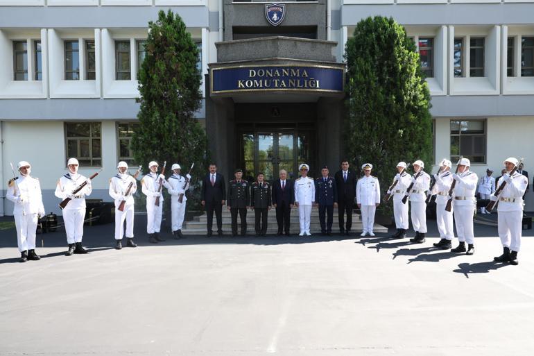 Bakan Güler, Donanma Komutanlığını ziyaret etti
