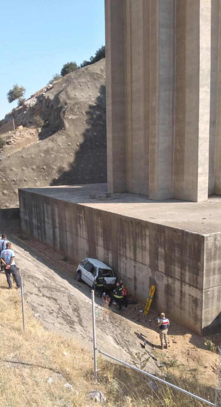Gaziantep’te hafif ticari araç, şarampole devrildi: 2 ölü