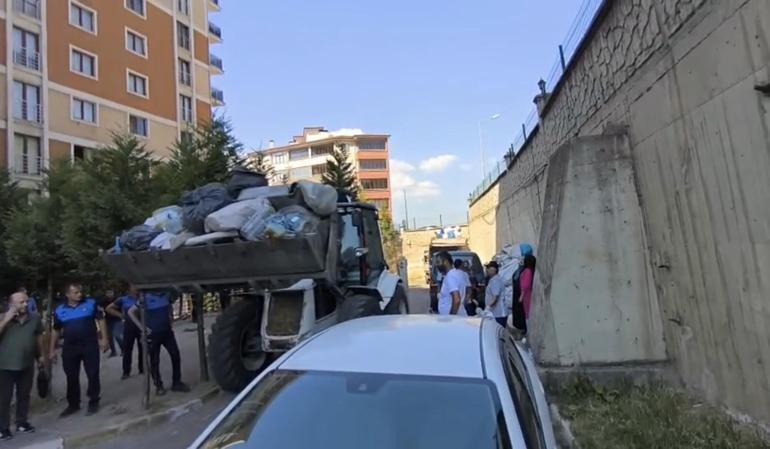 Anne ve oğlunun site içinde biriktirdiği 4 kamyon çöp temizlendi