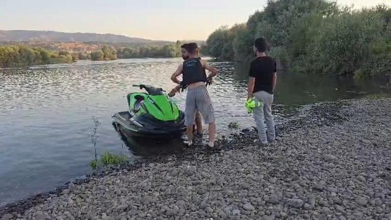 Nehirde boğulma tehlikesi geçiren kardeşlerden biri kayboldu; arama çalışması başlatıldı