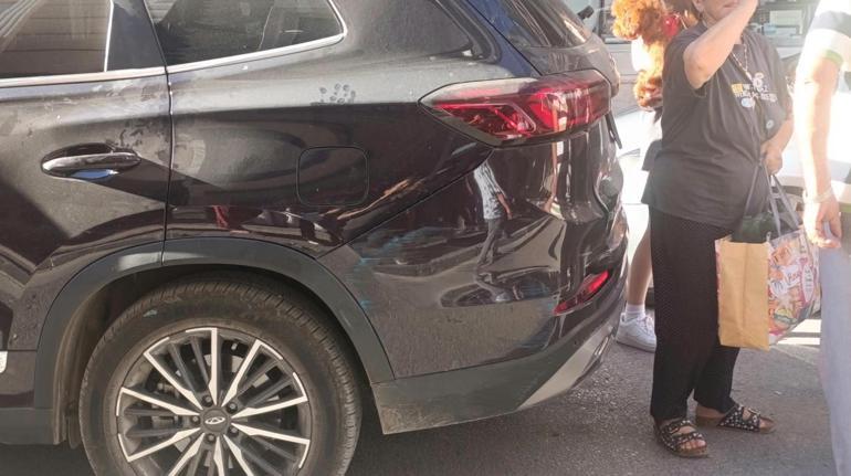 Sürücüsüz at arabası, otomobile çarptı; o anlar kamerada