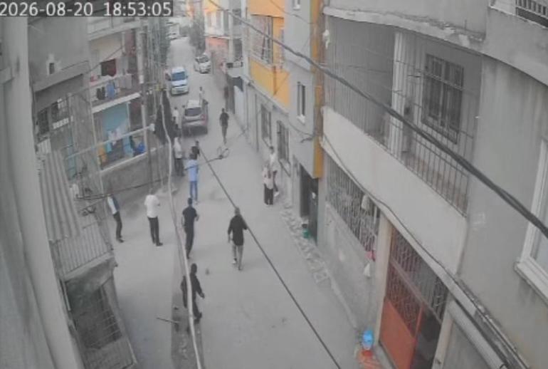 Kavgada otomobilini kalabalığın üzerine sürdü: 1’i ağır 4 yaralı