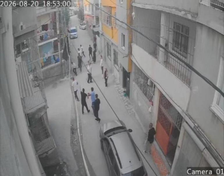 Kavgada otomobilini kalabalığın üzerine sürdü: 1’i ağır 4 yaralı