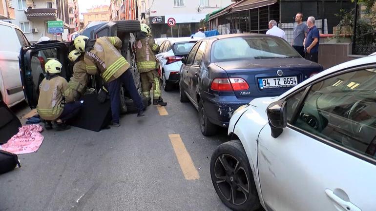 Ümraniye’de park halindeki araçlara çarparak devrilen otomobilin sürücüsü yaralandı