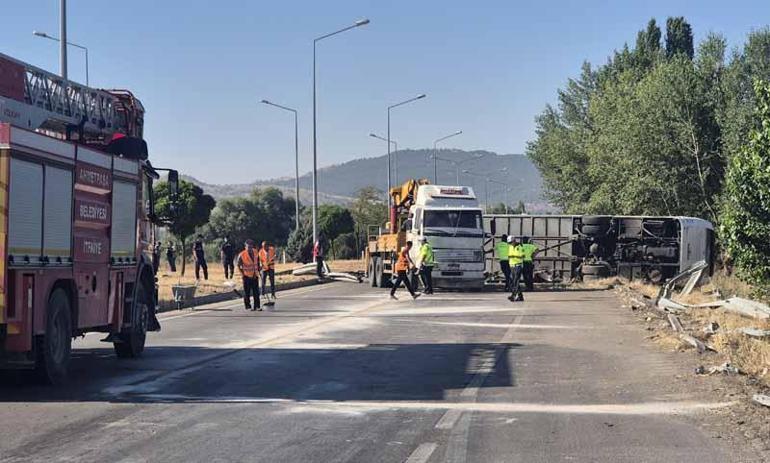 Yolcu otobüsü devrildi: 22 yaralı