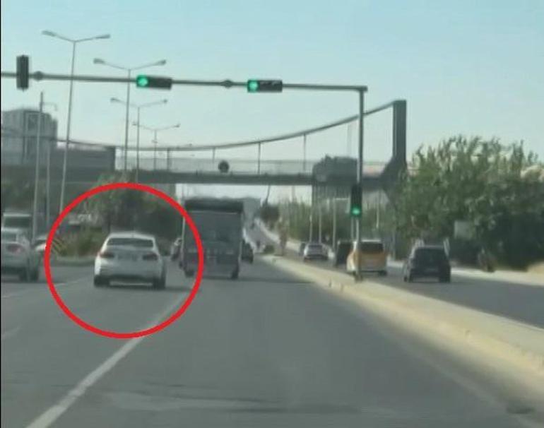 Trafikte otomobiliyle makas attı; o anlar kamerada