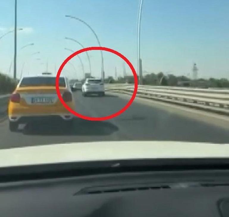 Trafikte otomobiliyle makas attı; o anlar kamerada