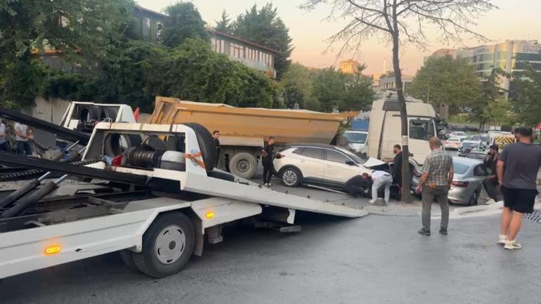 Esenlerde freni boşalan hafriyat kamyonu 7 araca çarptı