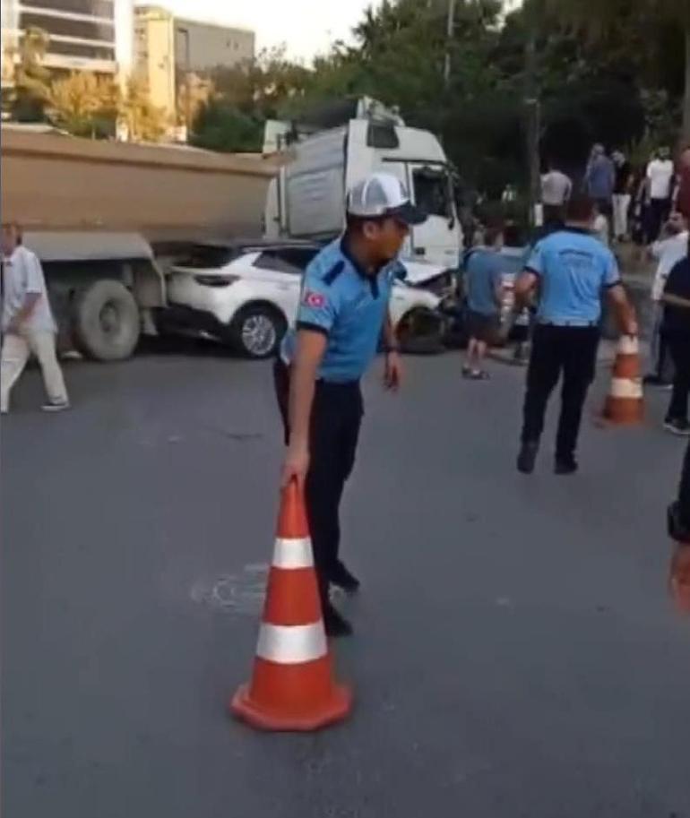 Esenlerde freni boşalan hafriyat kamyonu 7 araca çarptı