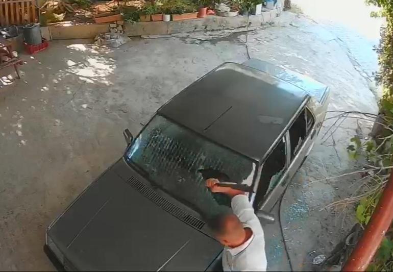 Eski sevgilisini ölümle tehdit edip, otomobiline satırla zarar verdi