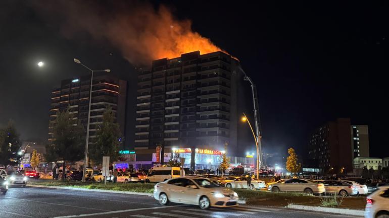 Diyarbakır’da plazada yangın; 5 kişi dumandan etkilendi