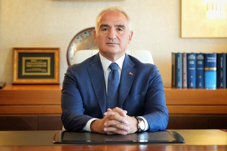 Selçuklu Mezarlığında Hz. Muhammedin ismi yer alan bezemeli taş bulundu
