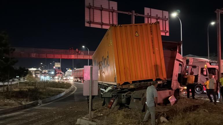 Refüje çıkan TIR’ın sürücüsü yaralandı