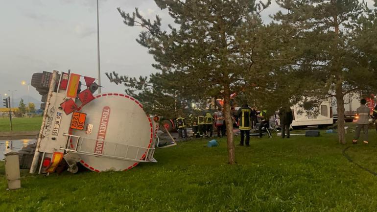 Kayseride yolcu otobüsü ile akaryakıt tankeri çarpıştı: 2’si ağır 35 yaralı
