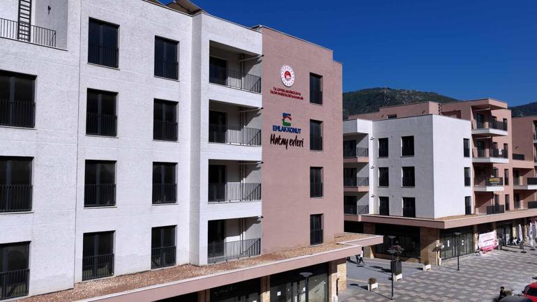 Bakan Kurum: Hatay’da açılan kepenkler yeniden başlayan hayatın sesi oluyor