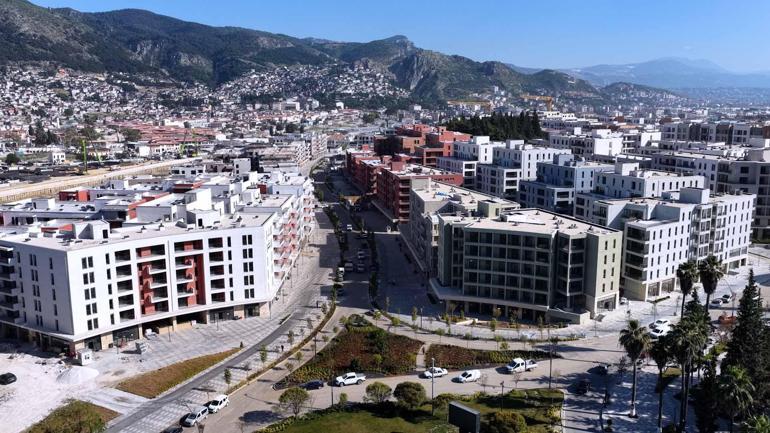 Bakan Kurum: Hatay’da açılan kepenkler yeniden başlayan hayatın sesi oluyor