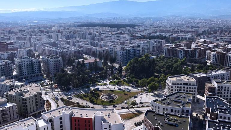 Bakan Kurum: Hatay’da açılan kepenkler yeniden başlayan hayatın sesi oluyor
