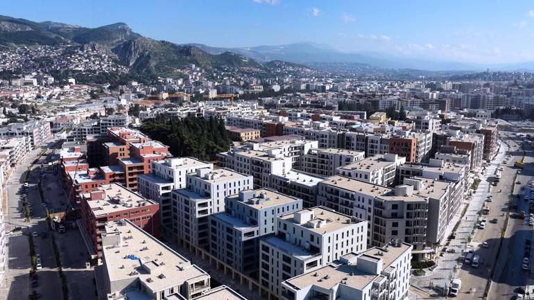 Bakan Kurum: Hatay’da açılan kepenkler yeniden başlayan hayatın sesi oluyor