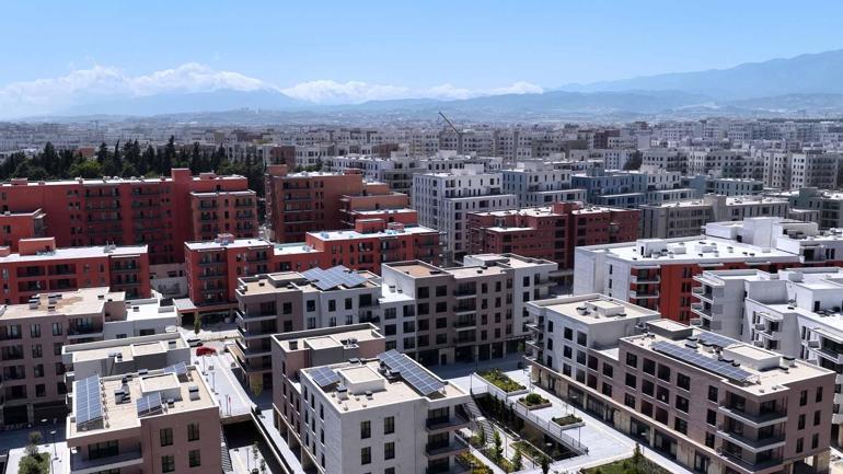 Bakan Kurum: Hatay’da açılan kepenkler yeniden başlayan hayatın sesi oluyor