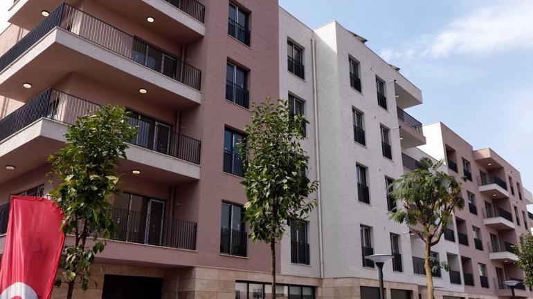 Bakan Kurum: Hatay’da açılan kepenkler yeniden başlayan hayatın sesi oluyor