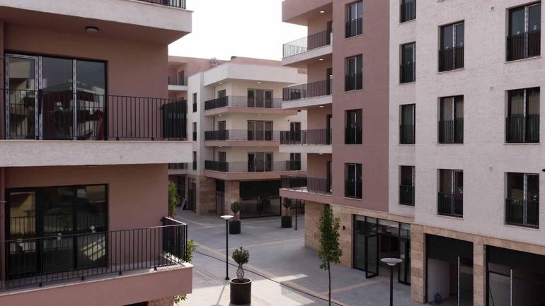 Bakan Kurum: Hatay’da açılan kepenkler yeniden başlayan hayatın sesi oluyor