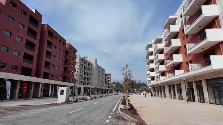 Bakan Kurum: Hatay’da açılan kepenkler yeniden başlayan hayatın sesi oluyor