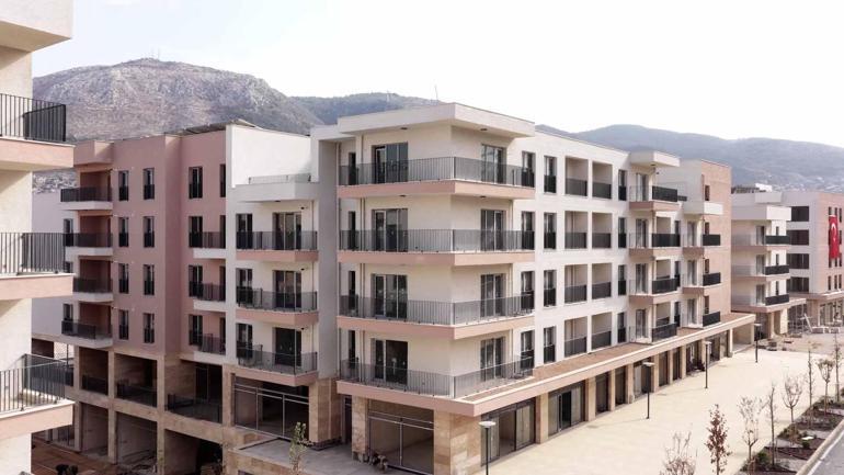 Bakan Kurum: Hatay’da açılan kepenkler yeniden başlayan hayatın sesi oluyor