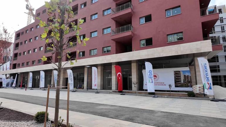 Bakan Kurum: Hatay’da açılan kepenkler yeniden başlayan hayatın sesi oluyor