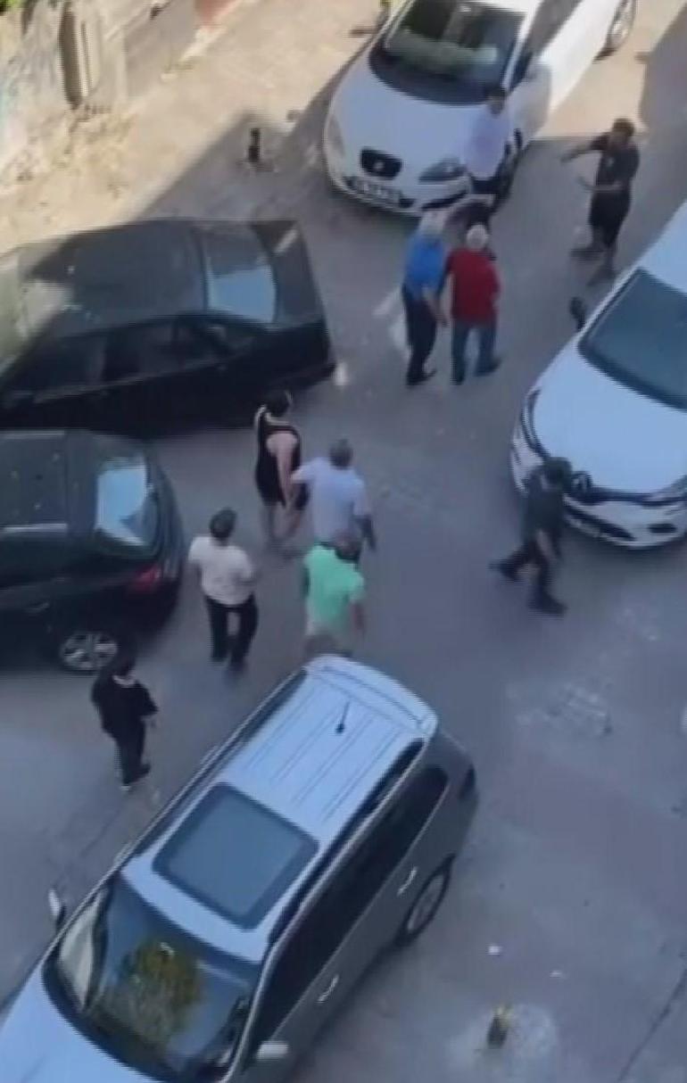 Bakırköyde 2 kişinin yumruklu kavgası kamerada