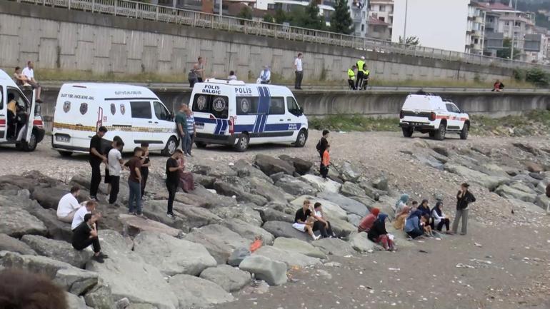 Rizede denize giren 2 kardeşten 1i öldü, diğeri kayıp