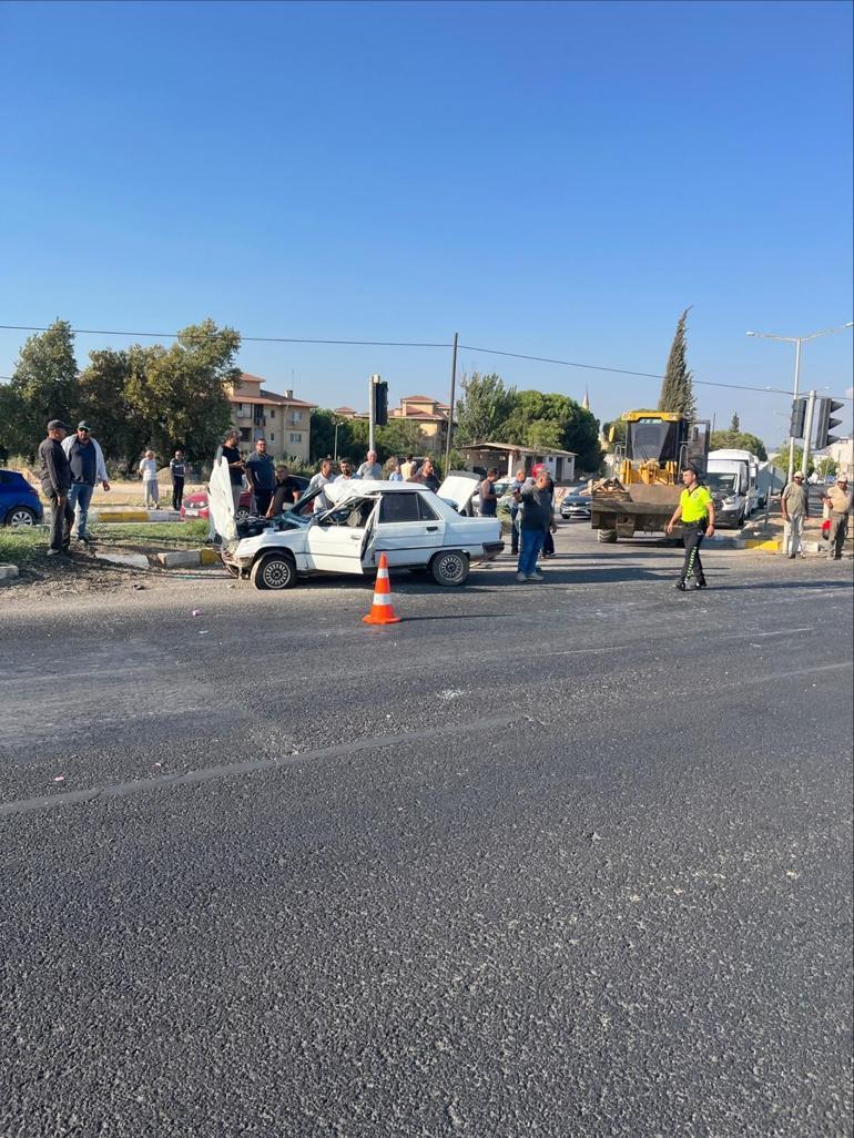 Manisa’da otomobil ile motosiklet çarpıştı: 4 yaralı