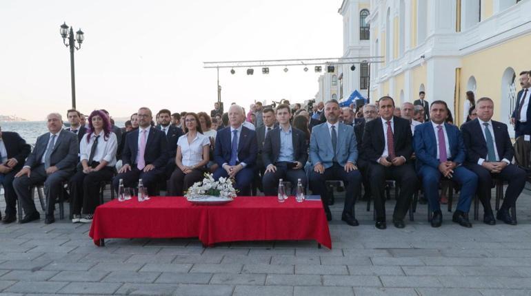 YKSde Türkiye birincisi olan 3 öğrenciye Togg hediye edildi