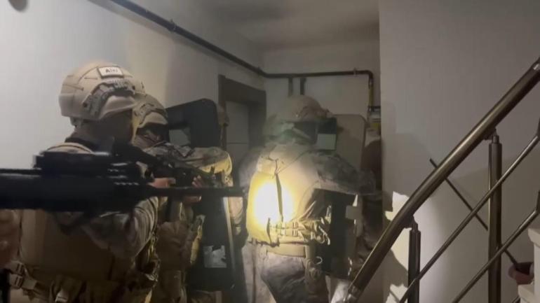 Kartalda haraç için şirkete el bombası atan şüpheliler yakalandı