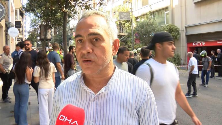 Şişli’de çınar ağacı 2 aracın üzerine devrildi