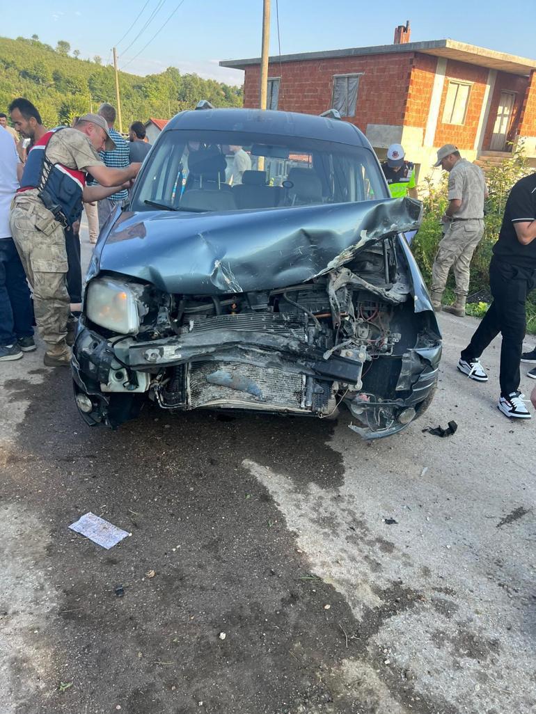 Orduda hafif ticari araç takla attı: 5 yaralı