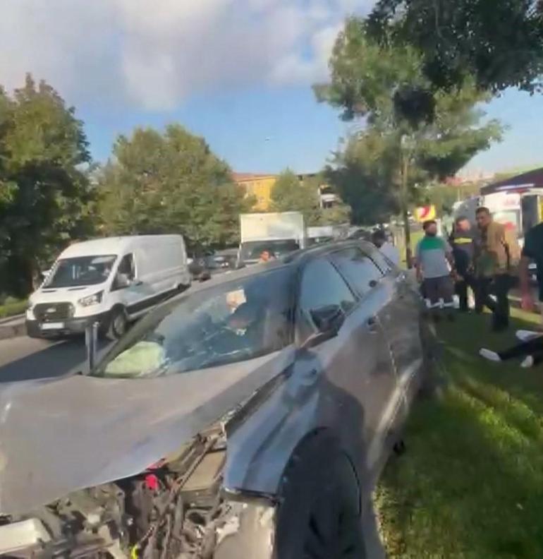 Sultangazide cip park halindeki hafriyat kamyonuna çarptı: 3ü çocuk 6 yaralı