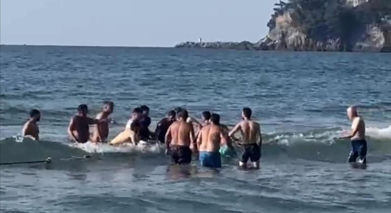 Denizde boğulan 3 kişiyi kurtarmaya çalışan emekli imam boğuldu