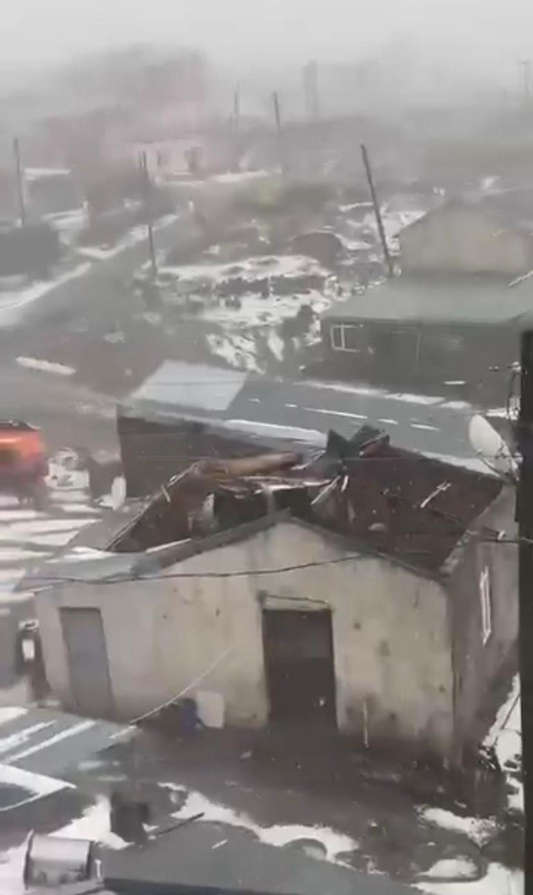 Çıldır’da şiddetli dolu ve fırtına: 20’den fazla evin çatısı uçtu
