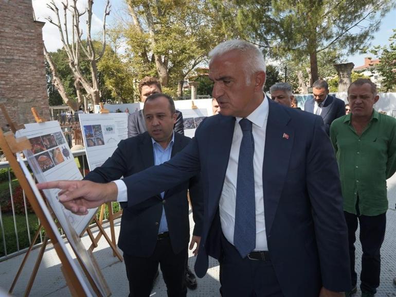Bakan Ersoy, Ayasofyadaki restorasyon çalışmalarını inceledi
